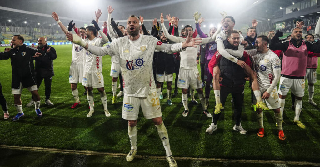 Erzurumspor FK liderliği bırakmadı!