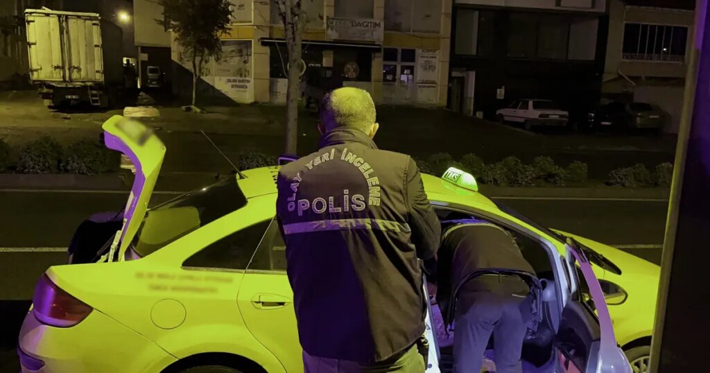 Taksi şoförünü seyir halindeyken bıçakladı