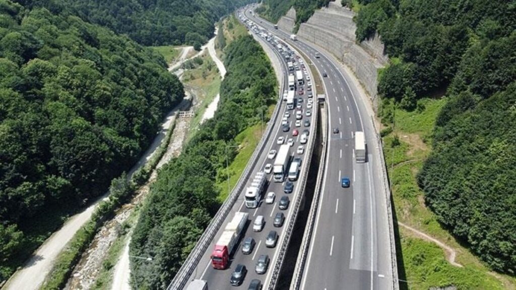 Bolu Dağı Tüneli’nde bayram yoğunluğu: 331 bin 321 araç geçti