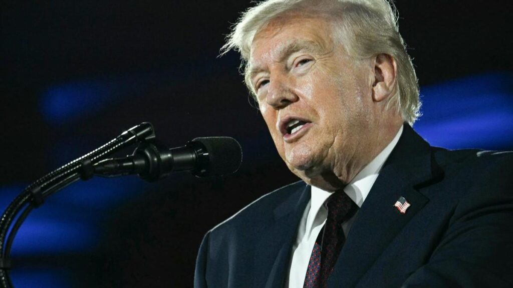 Defalarca karşı çıkmıştı: Trump ‘postayla oy’ kullanmış