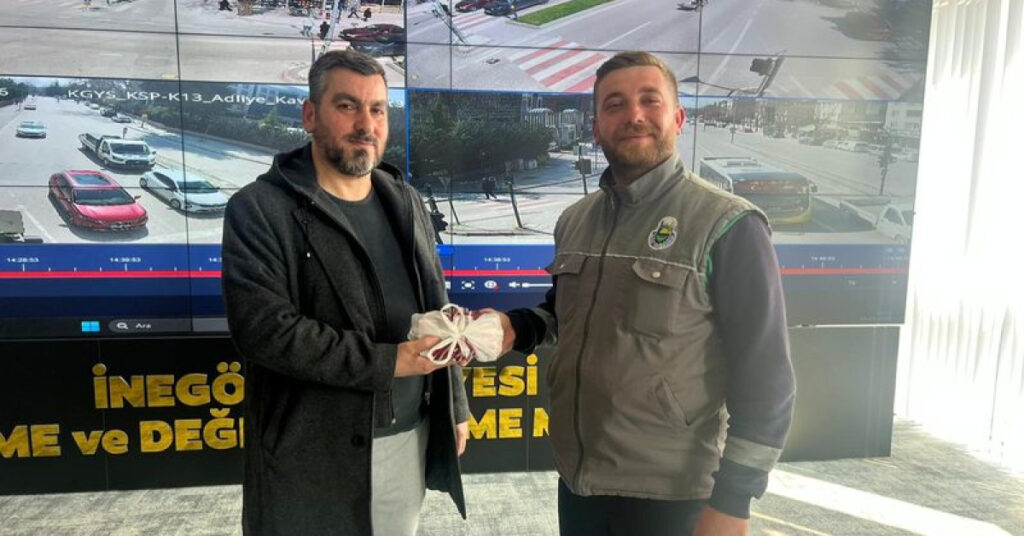 200 bin lira buldu, sahibine verdi