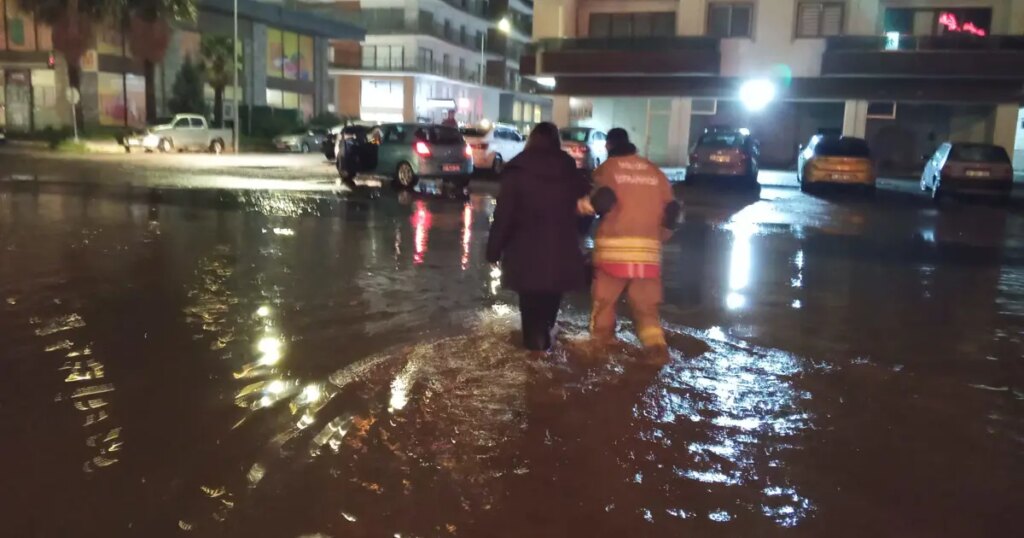 Hatay’ı sağanak yağış vurdu