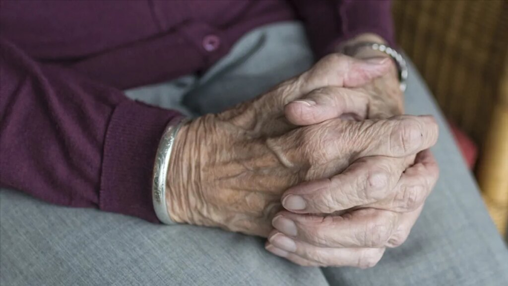 Yaşlılarda kötü ağız sağlığı Alzheimer riskini 4 kat artırıyor
