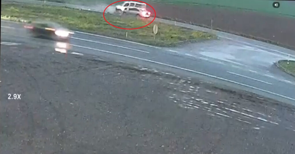 Otomobiller çarpıştı 1’i ağır 4 yaralı
