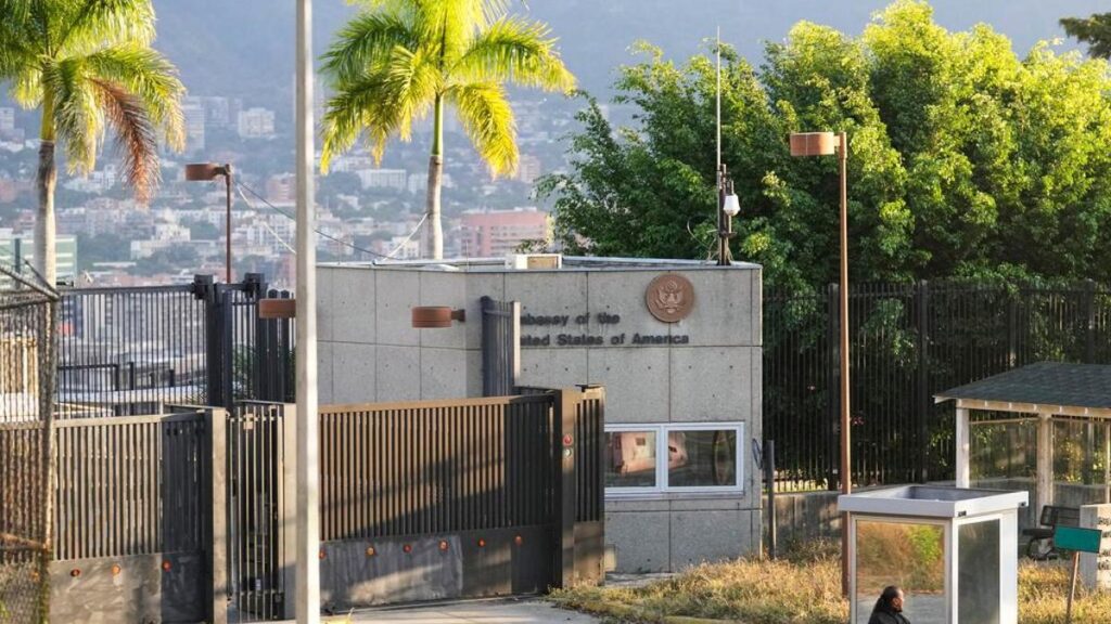 Venezuela’daki ABD Büyükelçiliği 7 yıl sonra yeniden açıldı