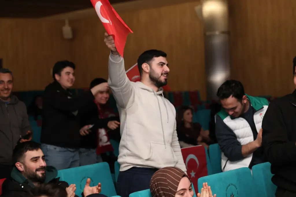 Milli Maç Heyecanı Osmangazi’de Dev Ekranda Yaşandı