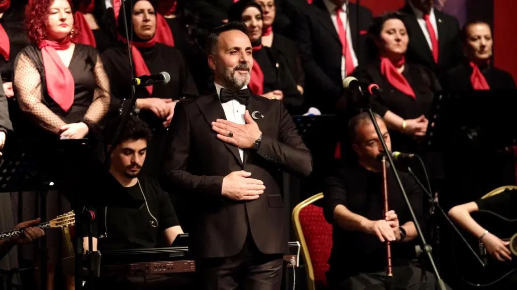 ÇANAKKALE RUHU TÜRKÜLERLE YAŞATILDI