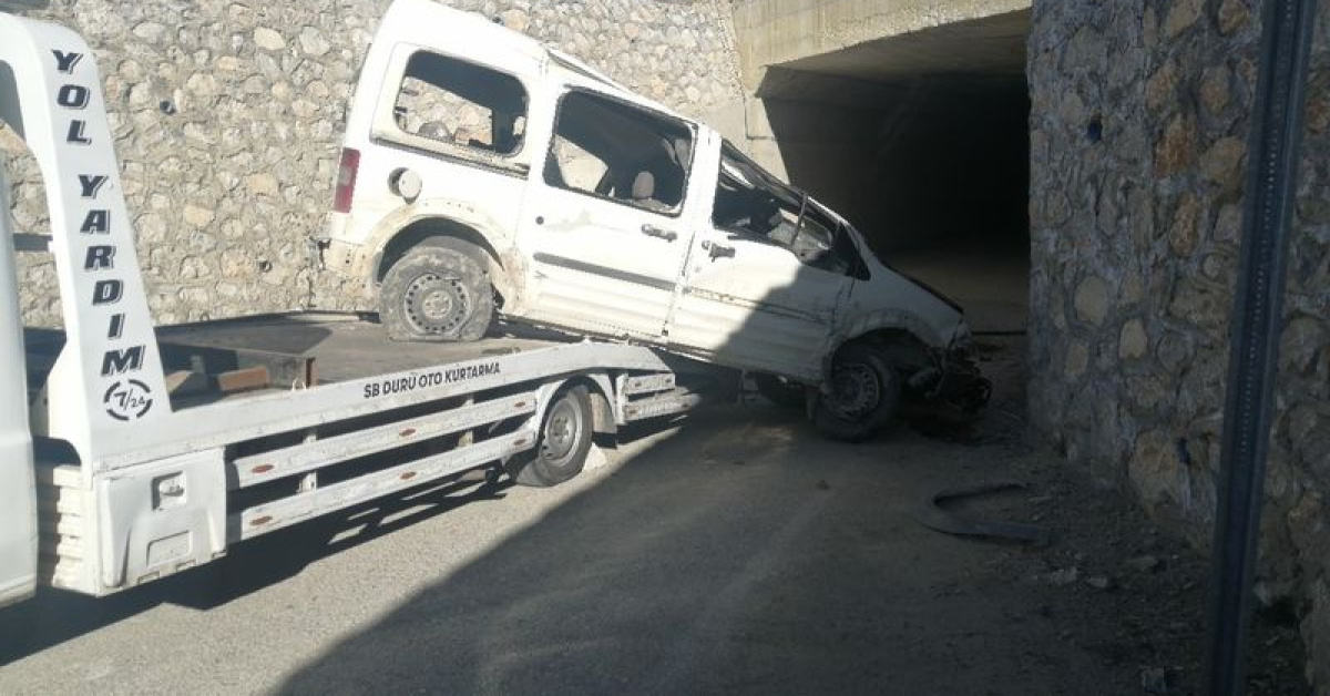 Otomobil köprüden uçtu: 1’i ağır 3 yaralı