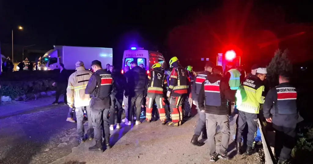 Otomobil şarampole devrildi: 1 ölü, 6 yaralı