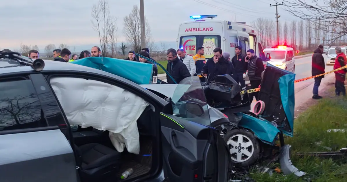 Sakarya’da iftar vakti feci kaza. Otomobile ok gibi saplandı, 1 ölü