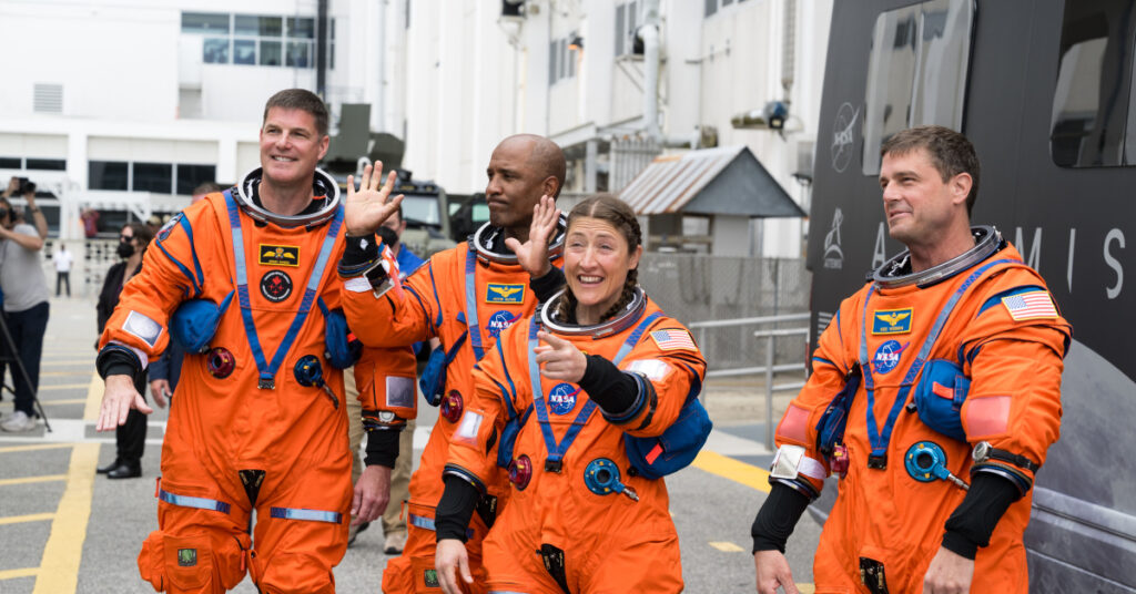NASA, 50 yıl sonra Ay’a insanlı uçuş yapacak