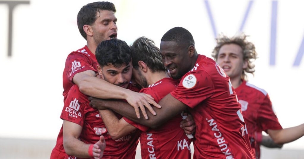 5 gollü maçta kazanan Pendikspor!