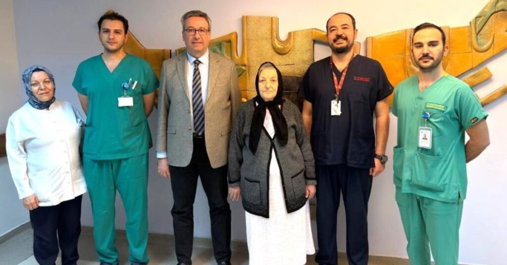 Kalça çevresinden 3,7 kiloluk tümör çıkarıldı
