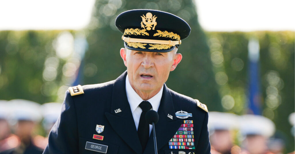 Trump’ın görevden aldığı generalden sert mesaj