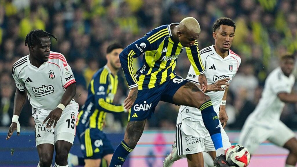 Fenerbahçe, ilk kez derbide tercih etti