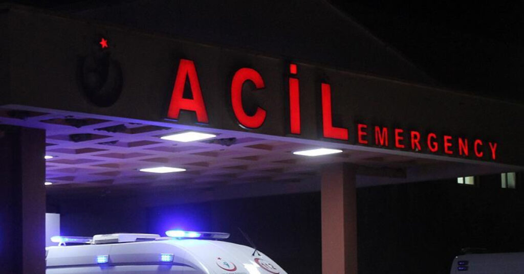 17 yaşındaki çocuk polisleri bıçakladı