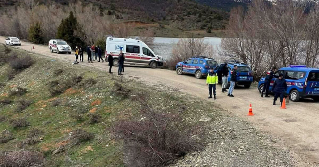 Genç kadını bıçaklayıp gölete atmışlar