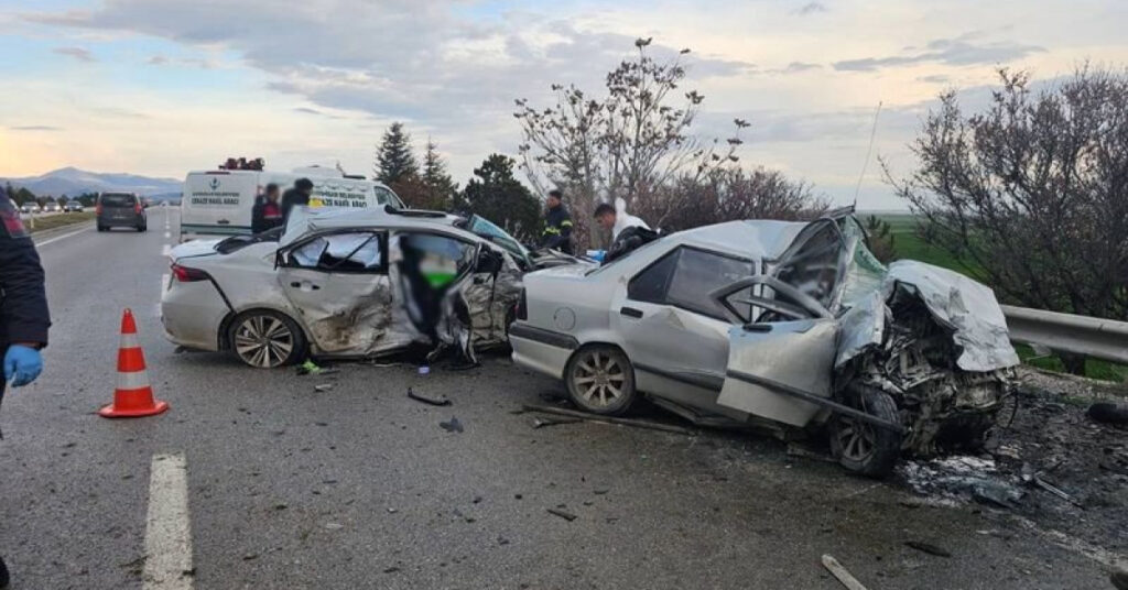 Karşı şerit faciası! 4 ölü, 2 yaralı