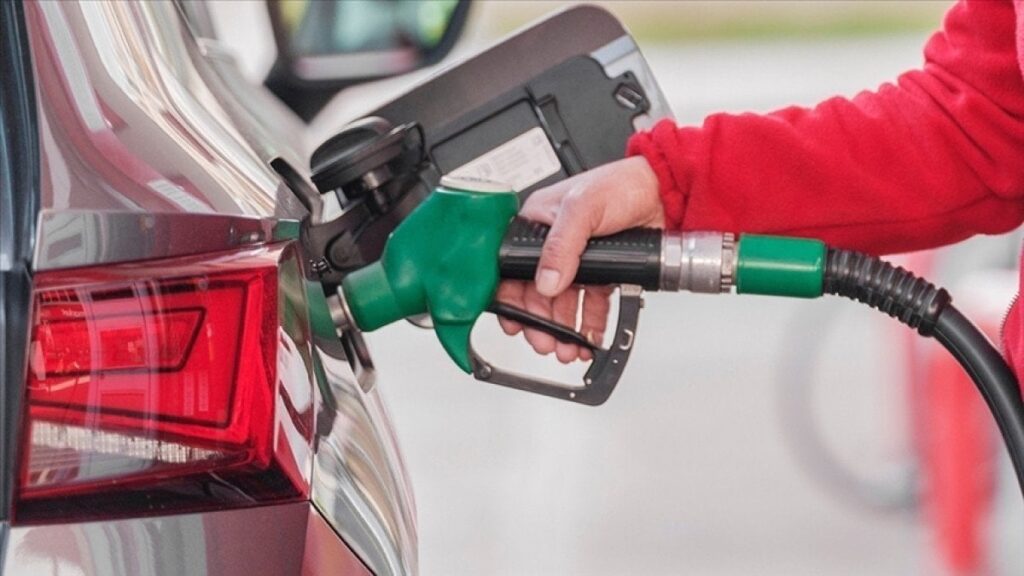 Akaryakıta dev bir zam daha: Motorinin litresi 85 lirayı aştı