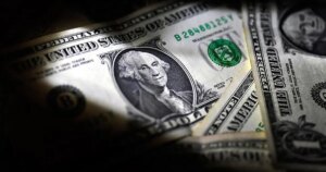 Dolar tarihi yüksek seviyede