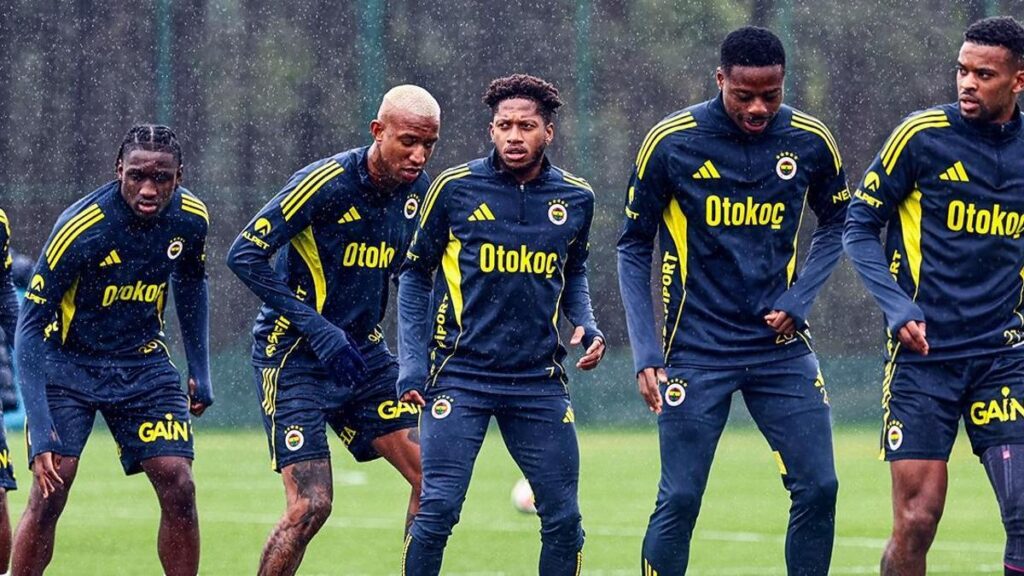 Fenerbahçe kadroyu açıkladı! Eksikler var
