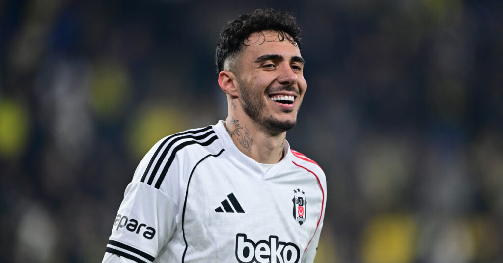 Beşiktaş’ta Emirhan cezalı duruma düştü!