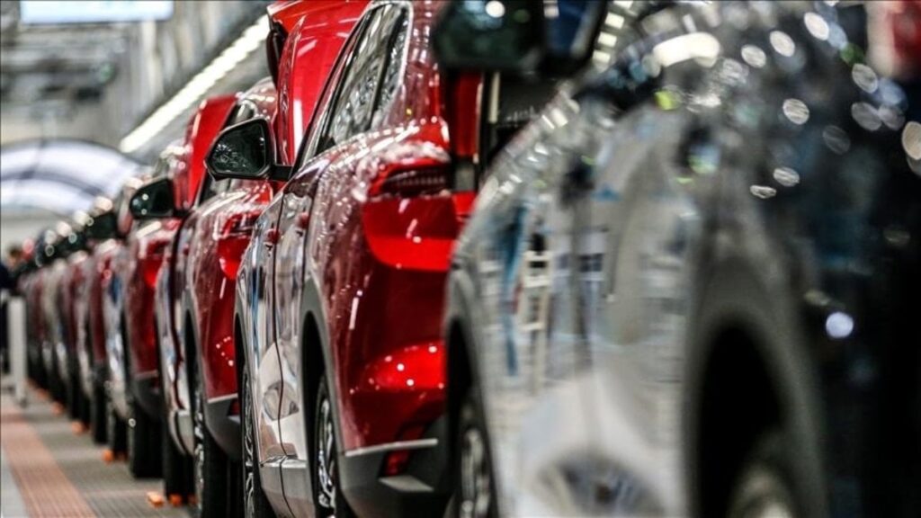 Türkiye’den üç ayda 215 bin otomotiv ihraç edildi