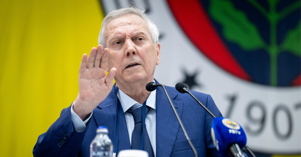 Aziz Yıldırım tekneyle geldi