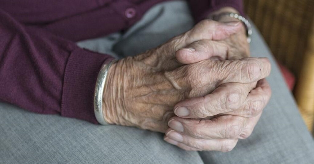 Alzheimer ve demans hastaları için 100 takip cihazı dağıtıldı