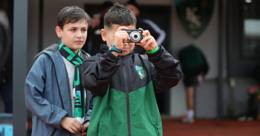 Serdar Dursun’dan minik taraftara jest!