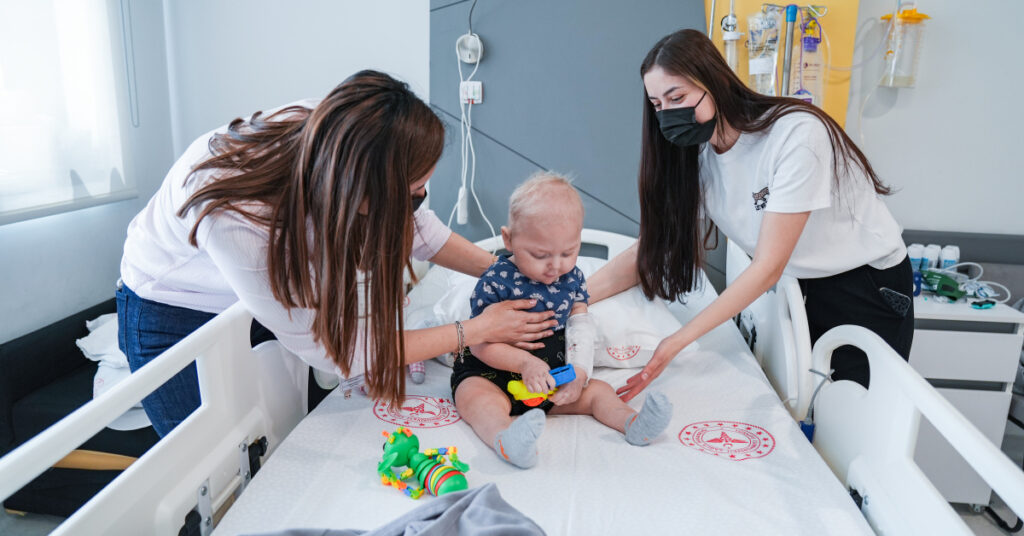 Kadir Efe bebek erişkin kadavradan alınan ince bağırsağın kısaltılmasıyla iyileşti