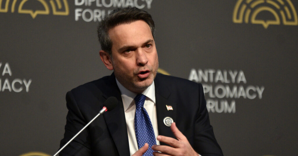 Bakan Bayraktar’dan Özel’e yanıt