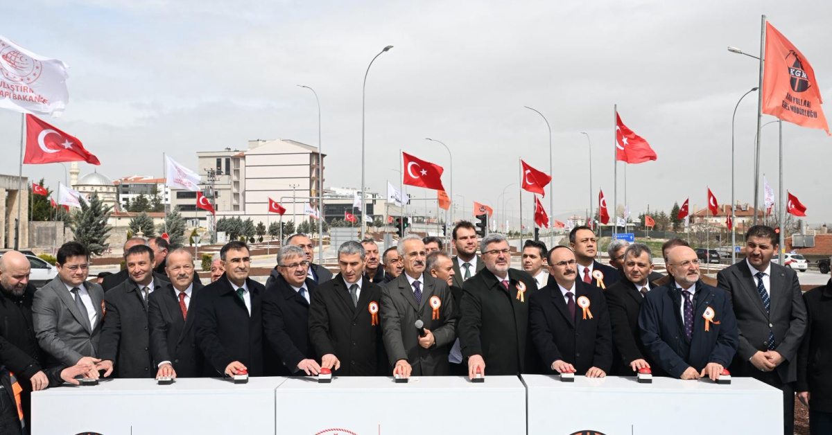 “Çay–Karaadilli kesiminin bölünmüş yol haline getirilmesi için çalışmalara başlıyoruz”