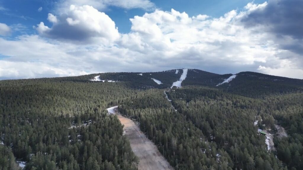 Sarıkamış’ta kar bereketi: Kayak sezonu nisan sonuna kadar uzadı