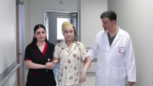 Özbekistan’da hatalı ameliyat sonrası felçli kalan genç kıza Türkiye umut oldu