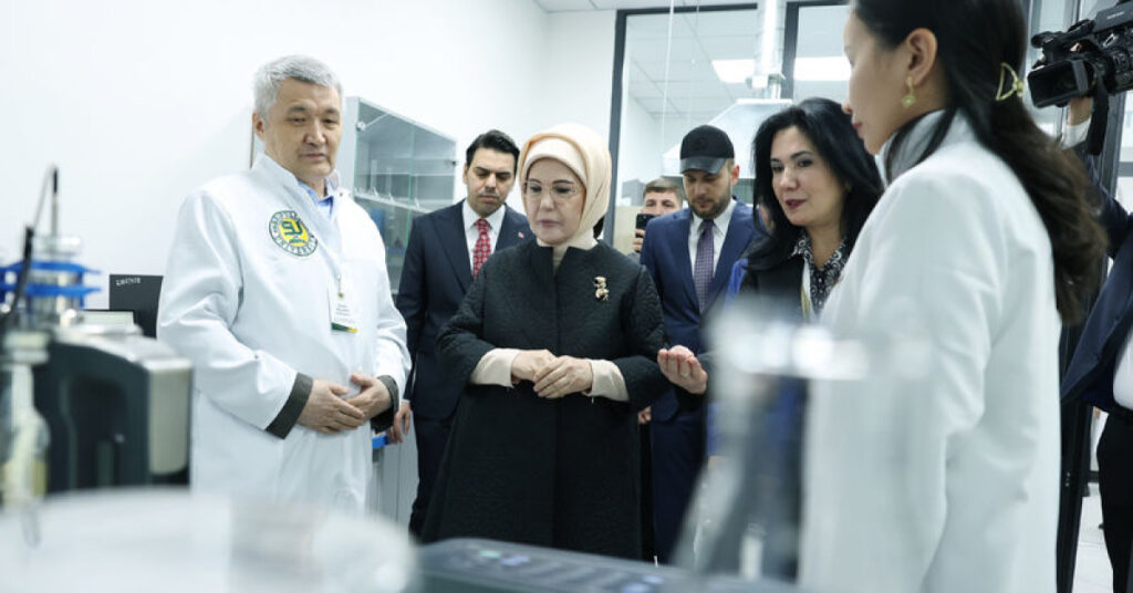 Emine Erdoğan, Sıfır Atık Eğitim Laboratuvarı’nın açılışını yaptı