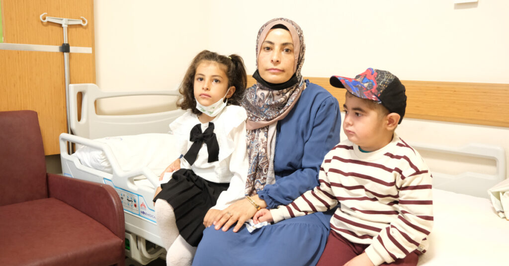 Nadir görülen kan hastalığıyla doğdu! Kardeşi kurtardı
