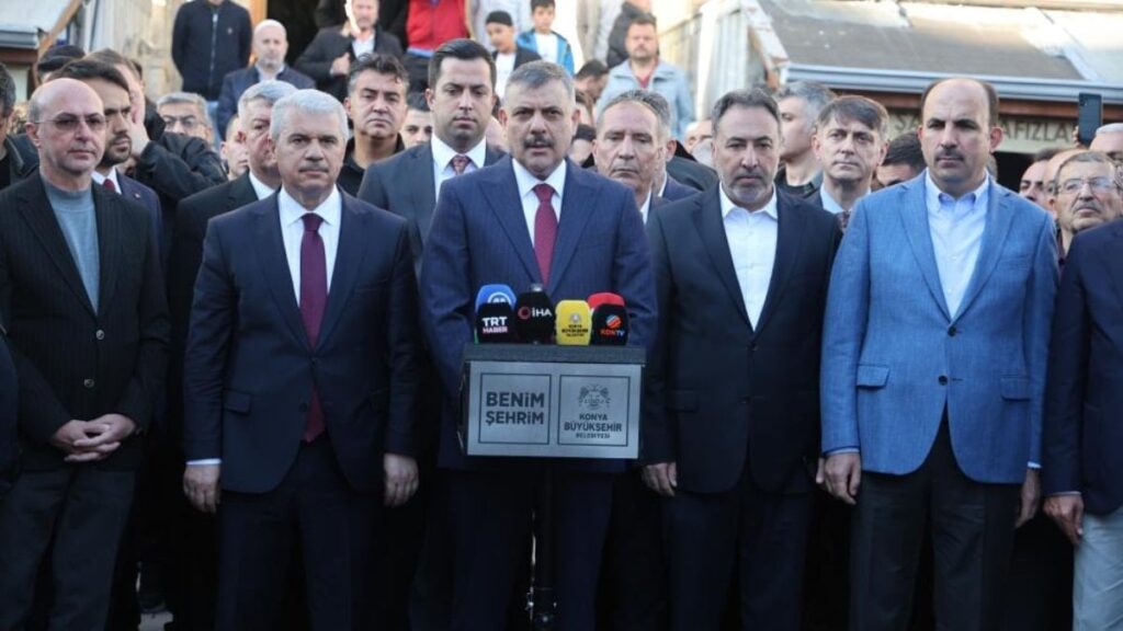 İçişleri Bakanı Mustafa Çiftçi, bayram namazını Konya’da kıldı