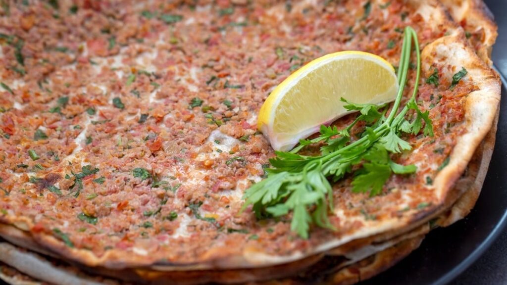 Fethiye’de tatilcilere bin 450 liralık lahmacun satışı