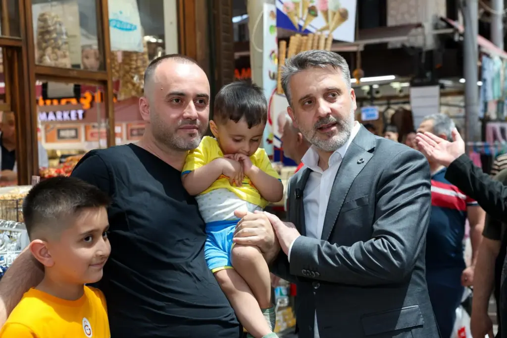 Başkan Vekili Şahin Biba’dan şehitlik ve esnaf ziyareti
