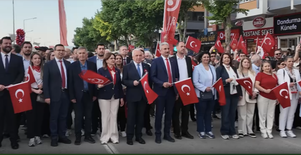 Nilüfer’de binler Cumhuriyet için yürüdü