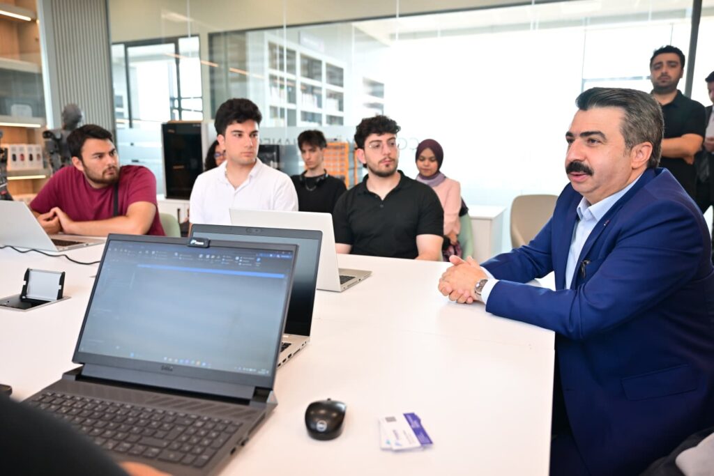 Gençlere Teknoloji ve Yapay Zekâ Eğitimi
