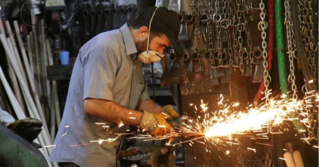 Hans 31,9, Hasan 42,4 saat çalışıyor