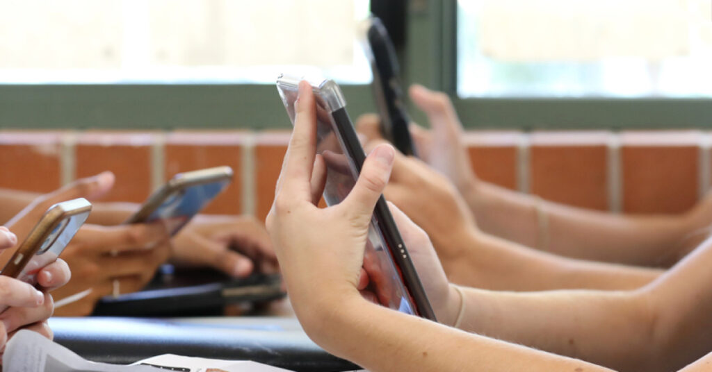 Avrupa’da okullarda cep telefonu yasağı büyüyor