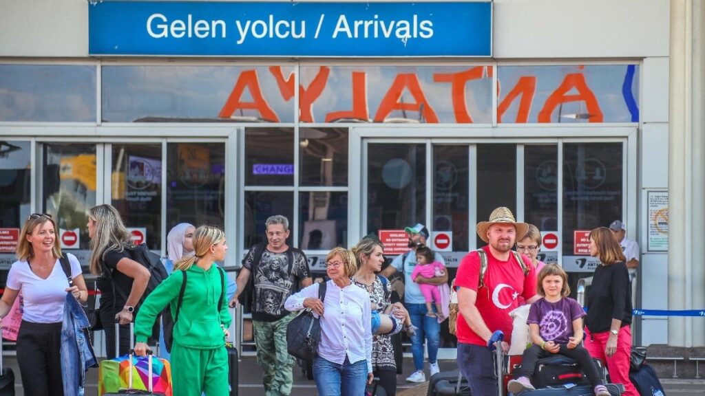Antalya Havalimanı’na mayıs ayında 3,7 milyon yolcu geldi