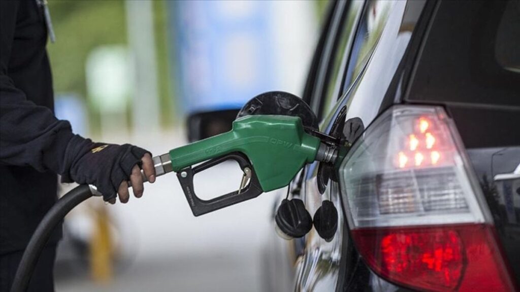 Petrol fiyatları çakıldı: Motorine 4 lira 88 kuruşluk indirim bekleniyor