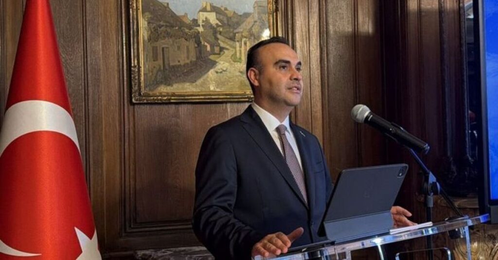 Bakan Kacır’dan Paris’te yatırım çağrısı