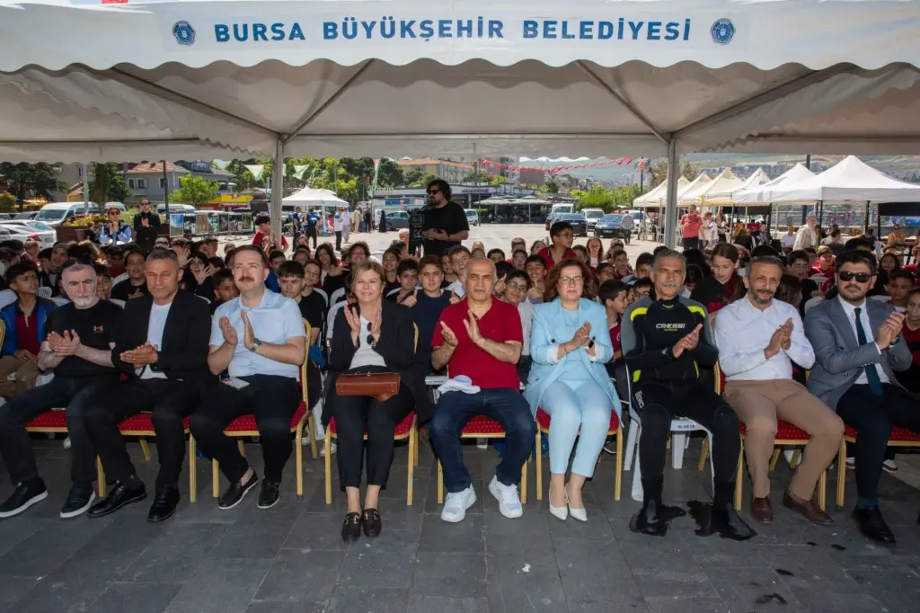 Büyükşehir’den Gemlik’te deniz dibi temizliği