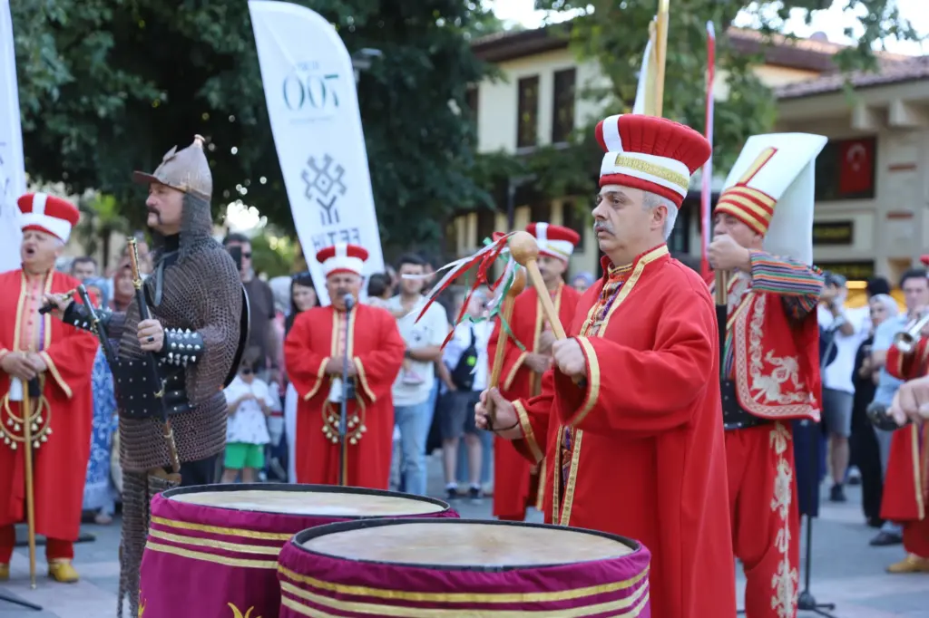Mehter sesleri bu kez Gazi Orhan Parkı’ndan yükseldi