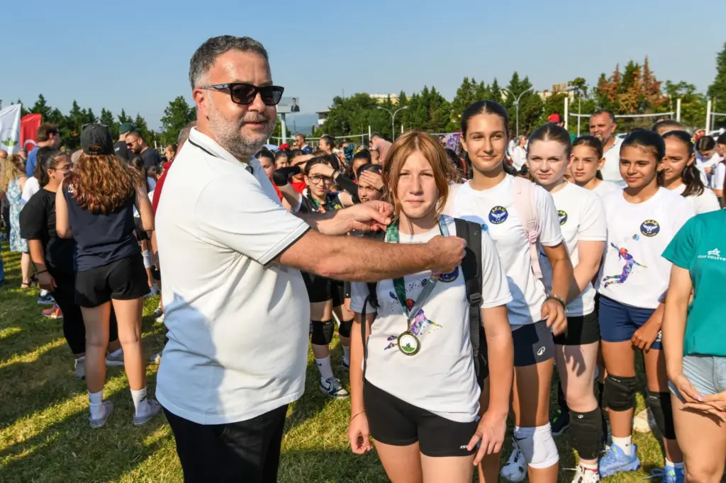 Osmangazi’deki Mini Voleybol Şenliği’nde Spor ve Dostluk Kazandı